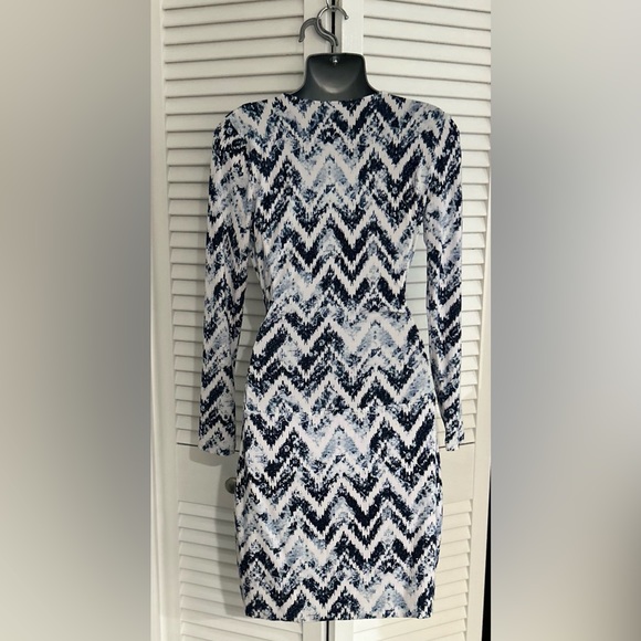 Tart long sleeve surplice blue and white heathered chevron print dress Small - Picture 2 of 7